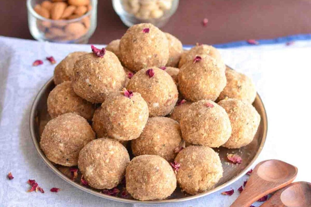 gond ke laddu stacked in a plate
